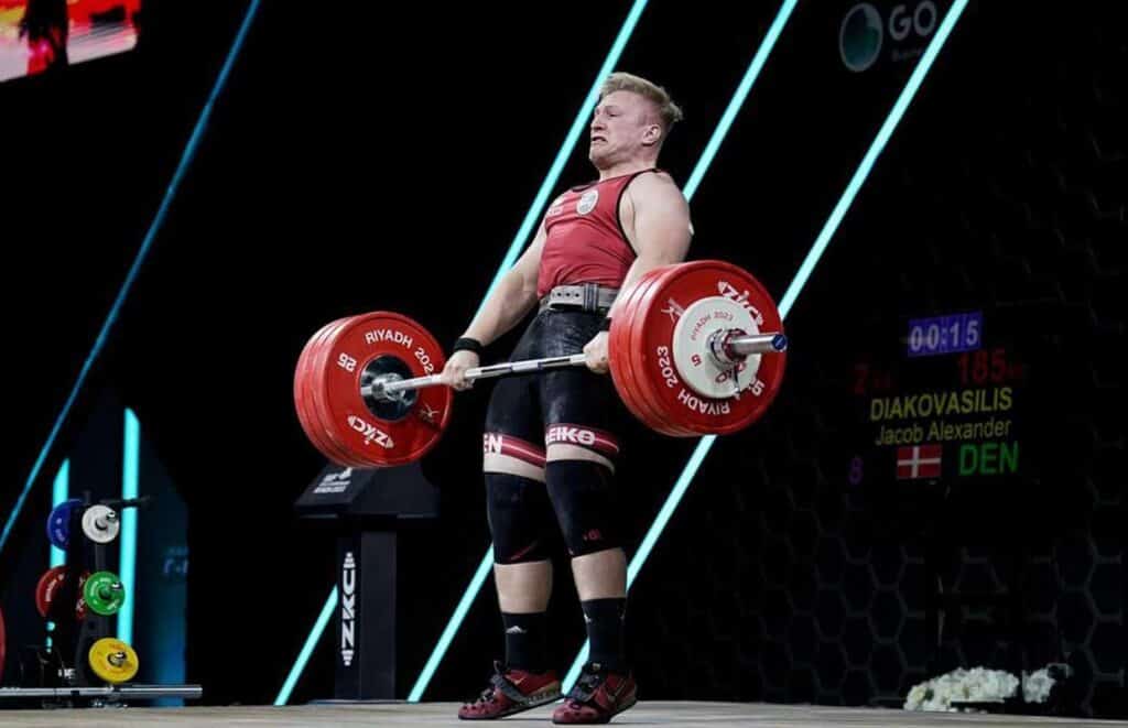 Vægtløfter Jacob Panayotis Diakovasilis der laver tunge cleans