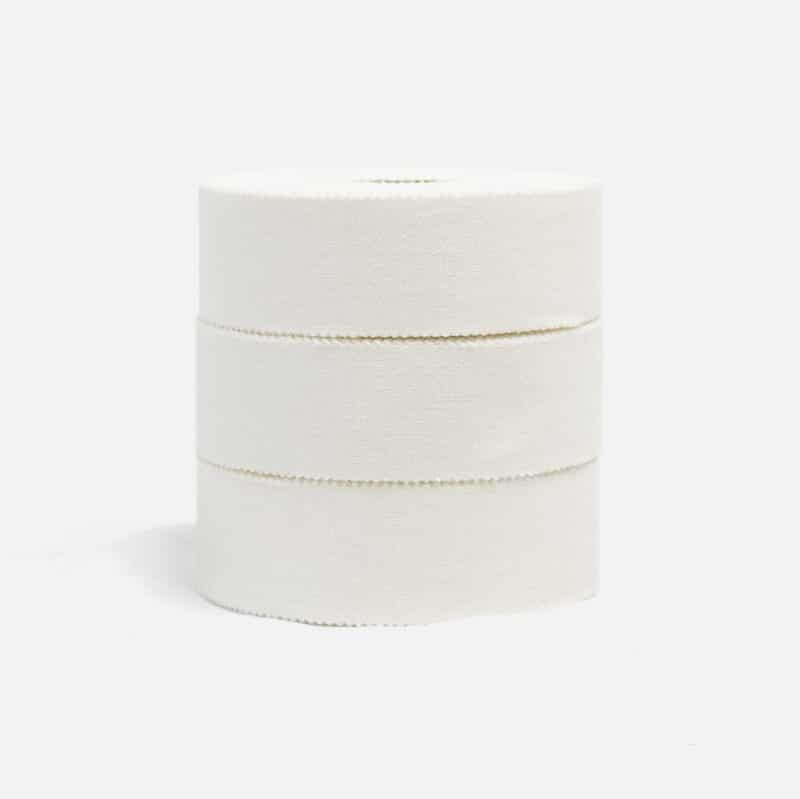 3pak-25mm-hvid-sportstape-pp Classic hvid sportstape 2,5 cm x 13,7m - 3 ruller uelastisk tape